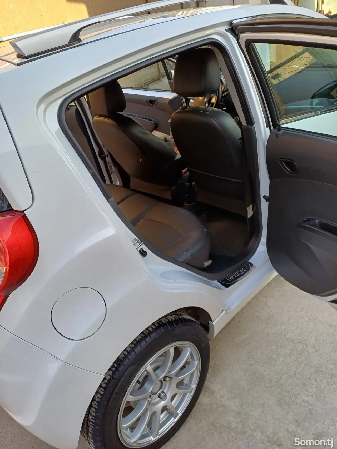 Chevrolet Spark 2014 · 1.0 AT