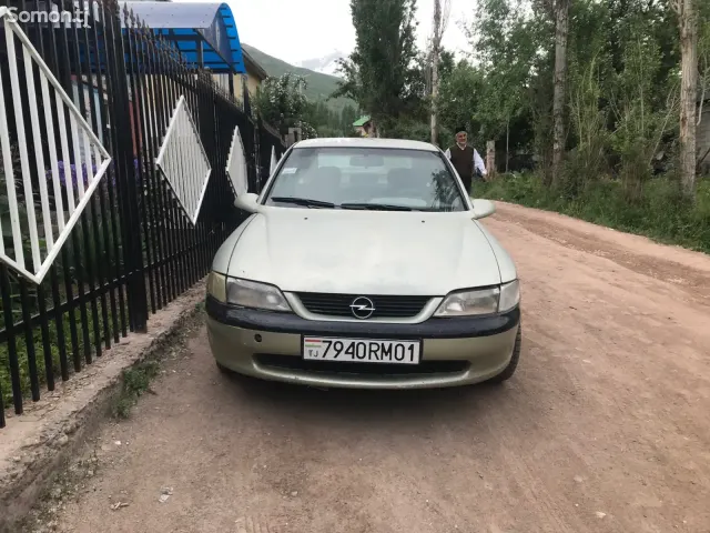 Opel Vectra B 1996 · 1.6 MT