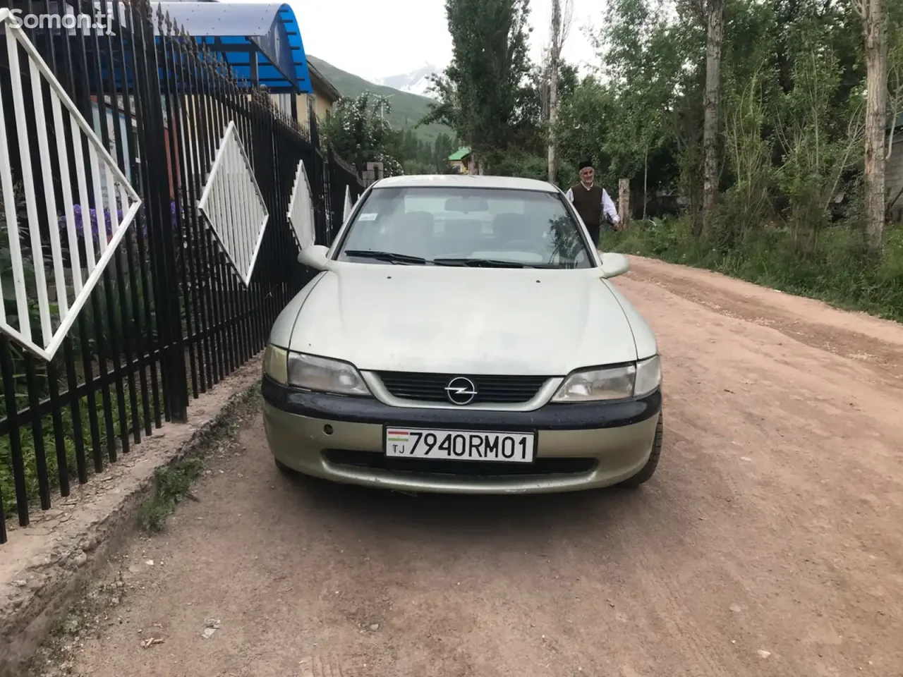 Opel Vectra B 1996 · 1.6 MT