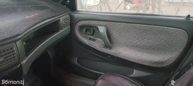 Daewoo Nexia 1996 · 1.6 MT