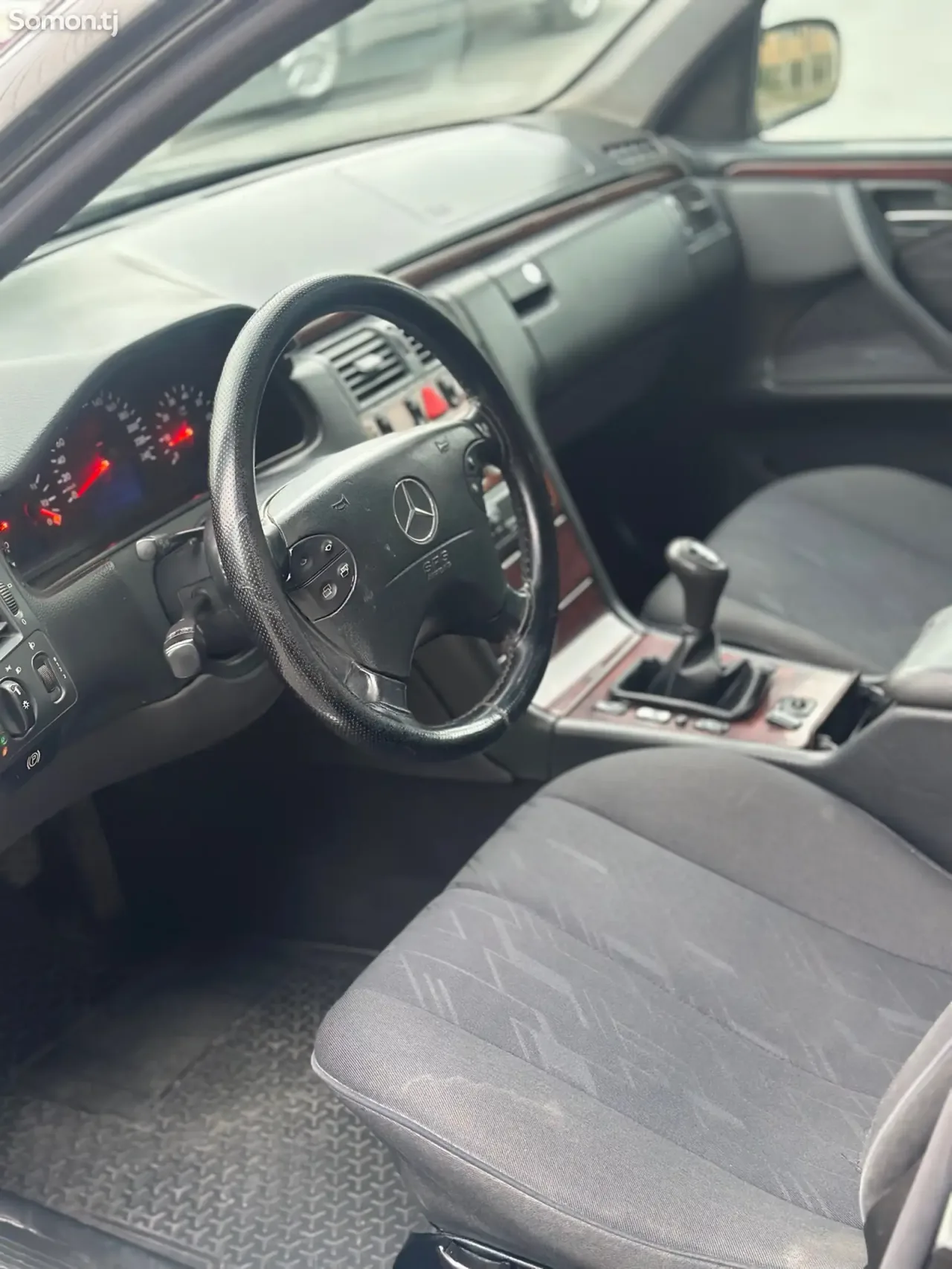 Mercedes-Benz E class 2000 · 2.0 MT