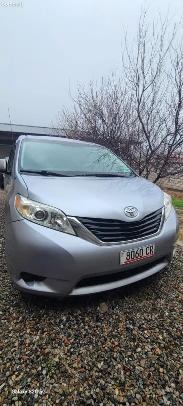 Toyota Sienna 2014 · 3.5 AT