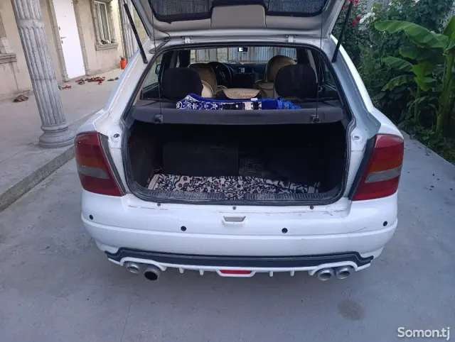 Opel Astra G 2000 · 1.6 MT