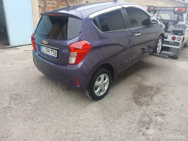 Chevrolet Spark 2015 · 0.8 AT