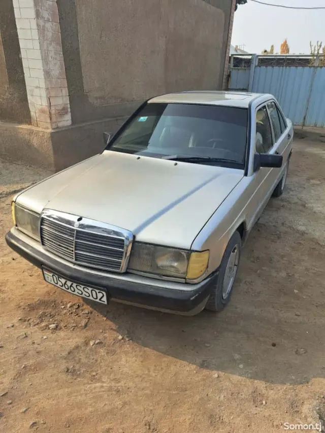 Mercedes-Benz W201 1990 · 1.8 MT