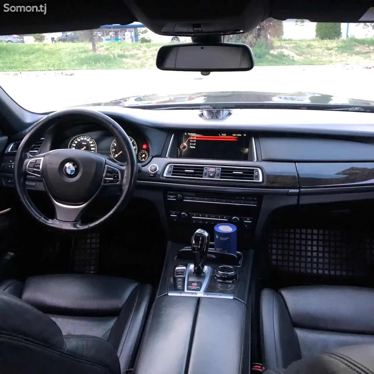BMW 7 series 2015 · 4.4 AT