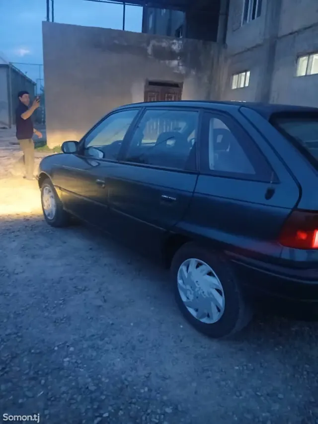 Opel Astra F 1995 · 1.6 MT