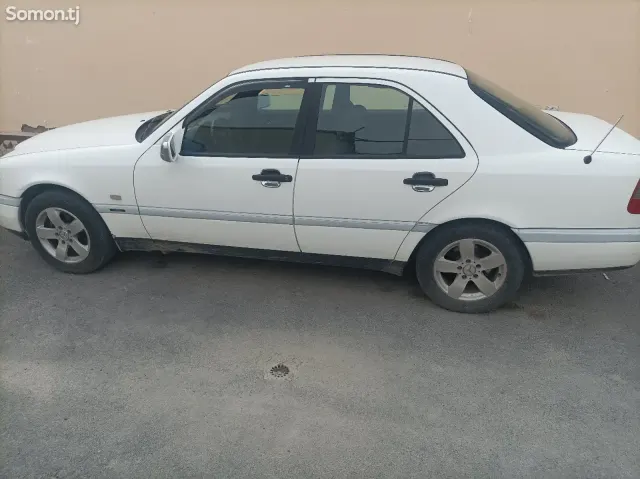Mercedes-Benz C class 1995 · 1.8 MT