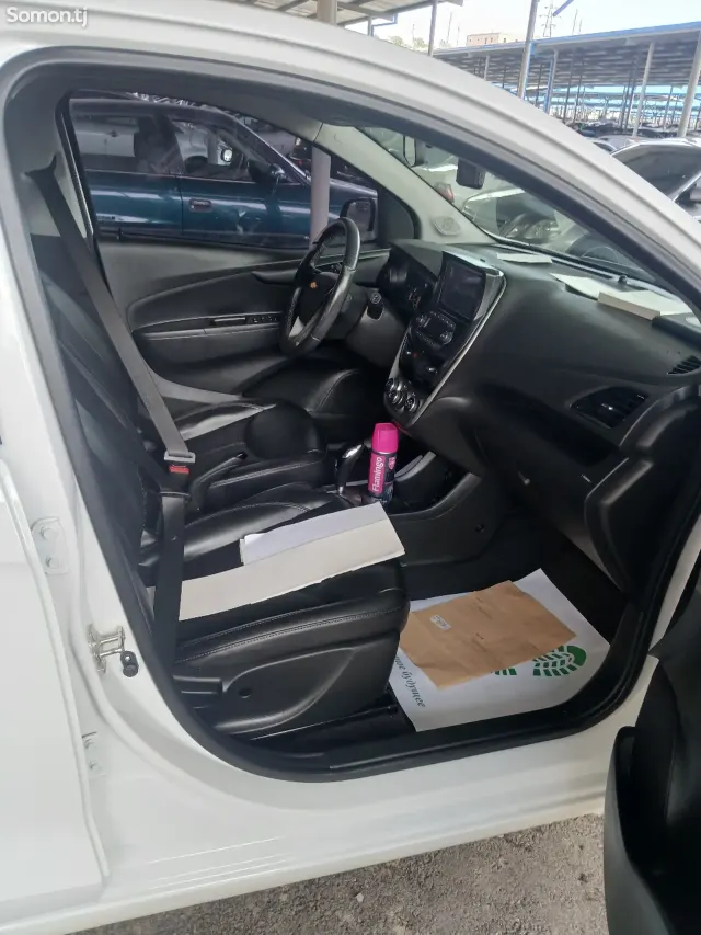 Chevrolet Spark 2016 · 1.0 AT