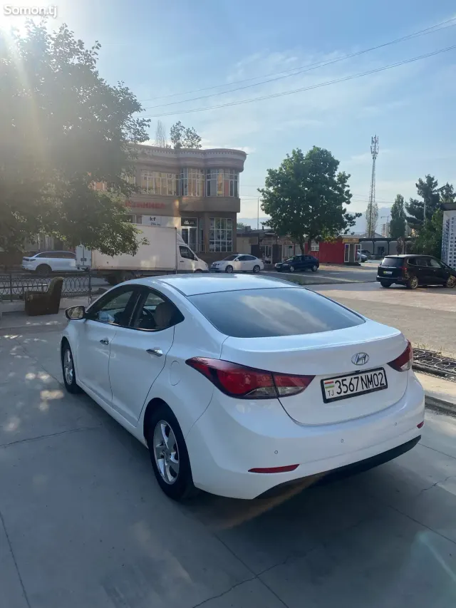 Hyundai Avante 2015 · 1.6 AT