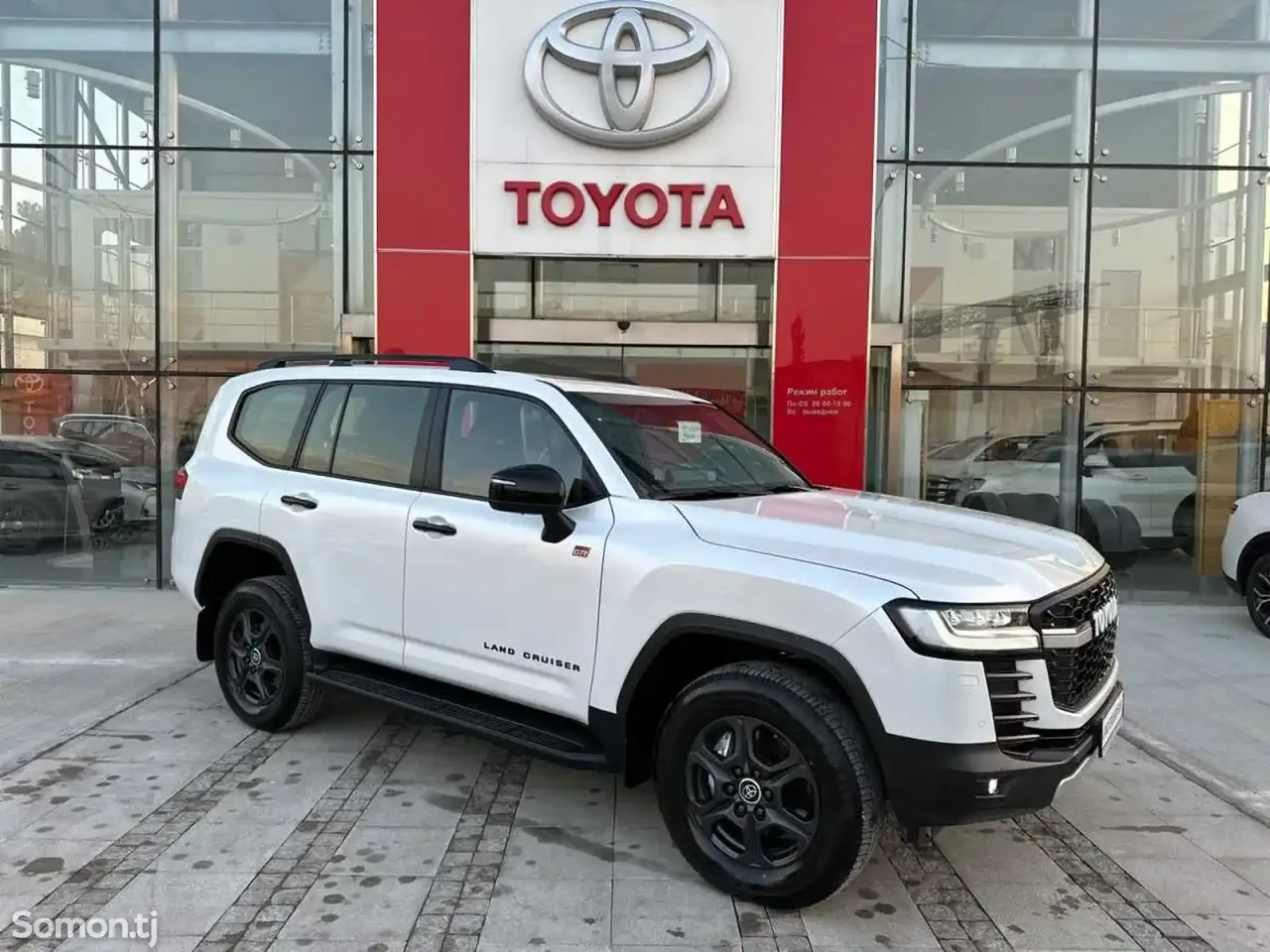 Toyota Land Cruiser 2025 · 3.5 AT