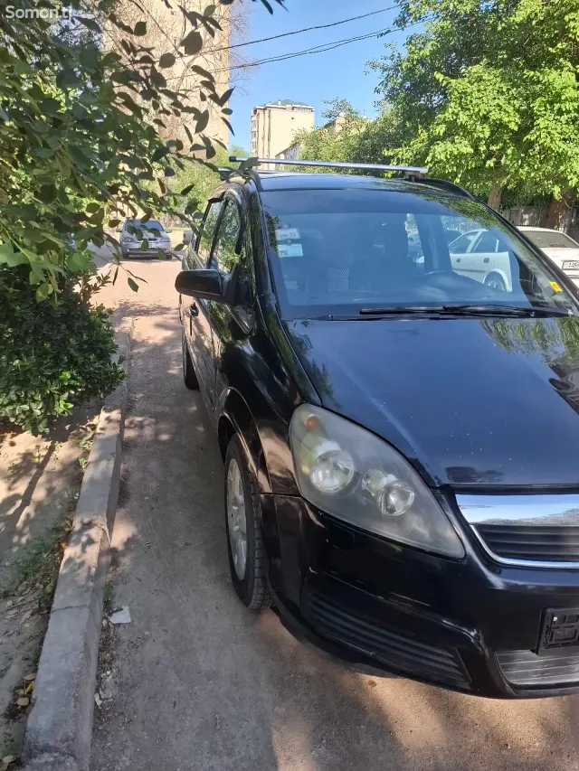 Opel Zafira 2006 · 1.9 MT