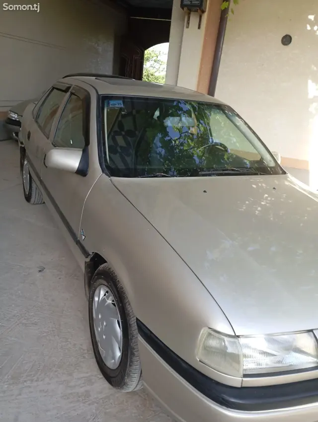 Opel Vectra A 1994 · 1.6 MT