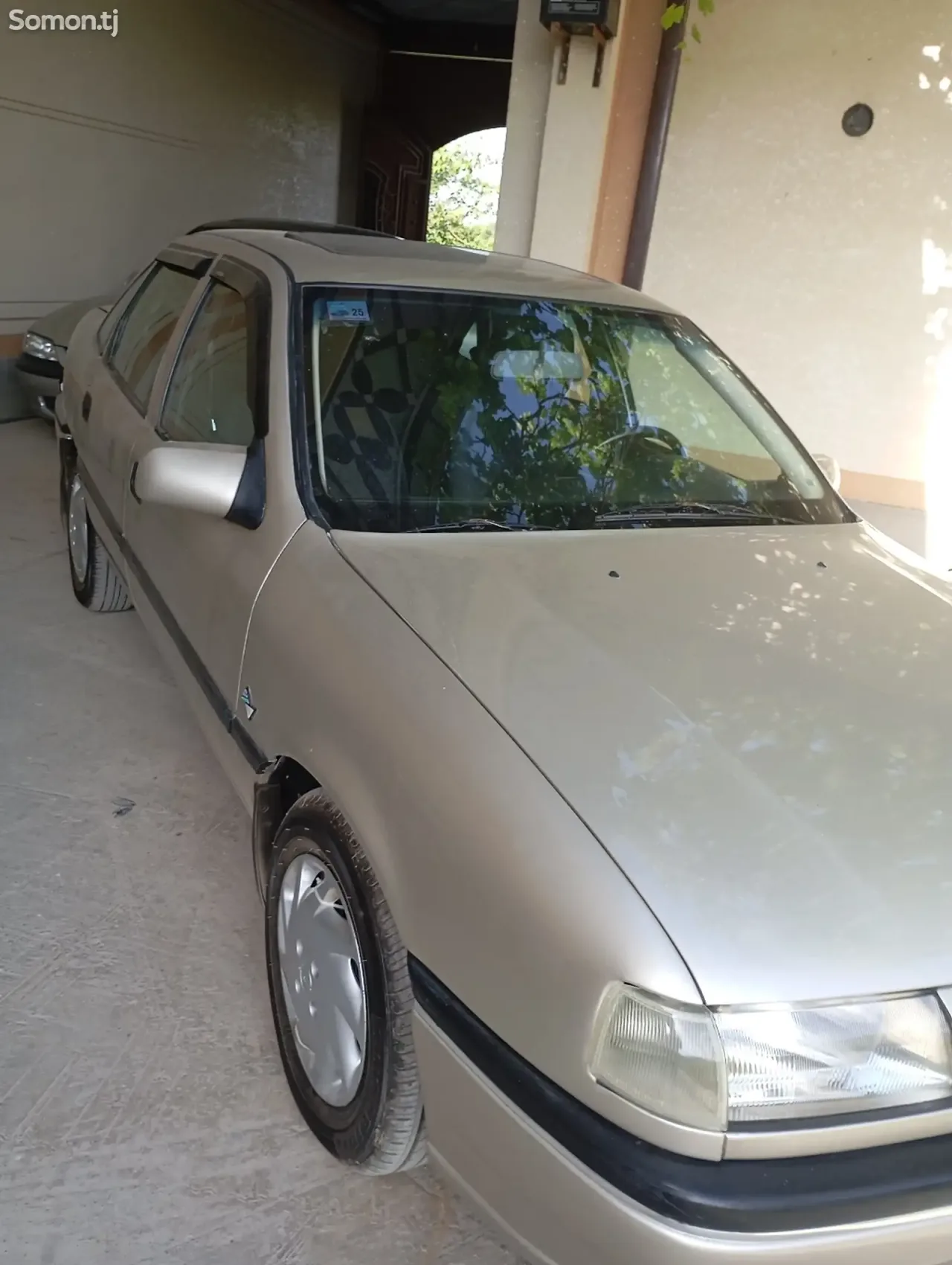 Opel Vectra A 1994 · 1.6 MT