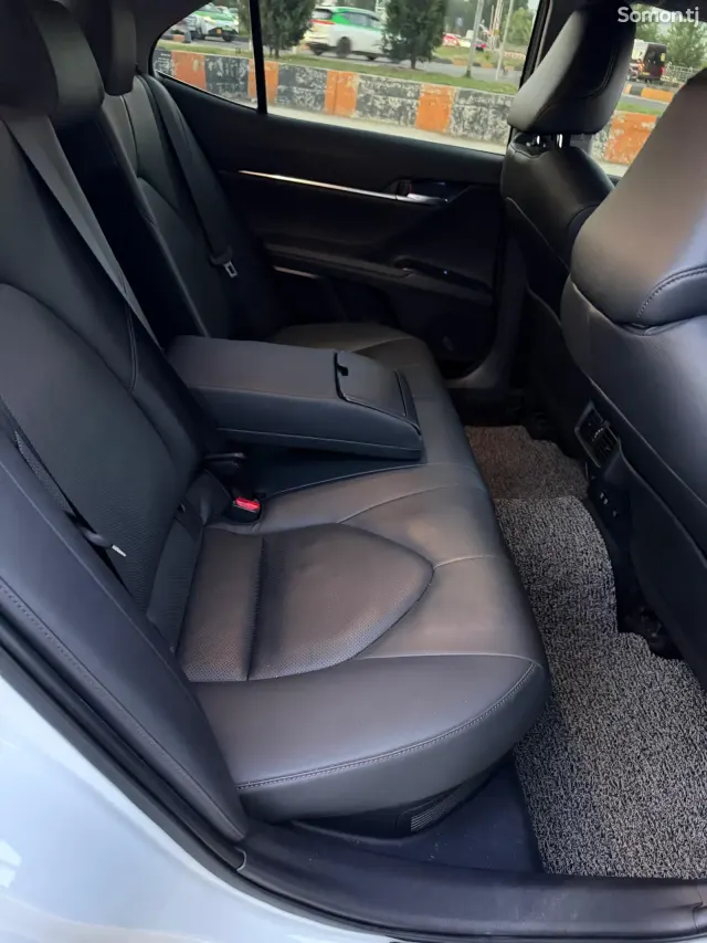Toyota Camry 2018 · 2.5 AT