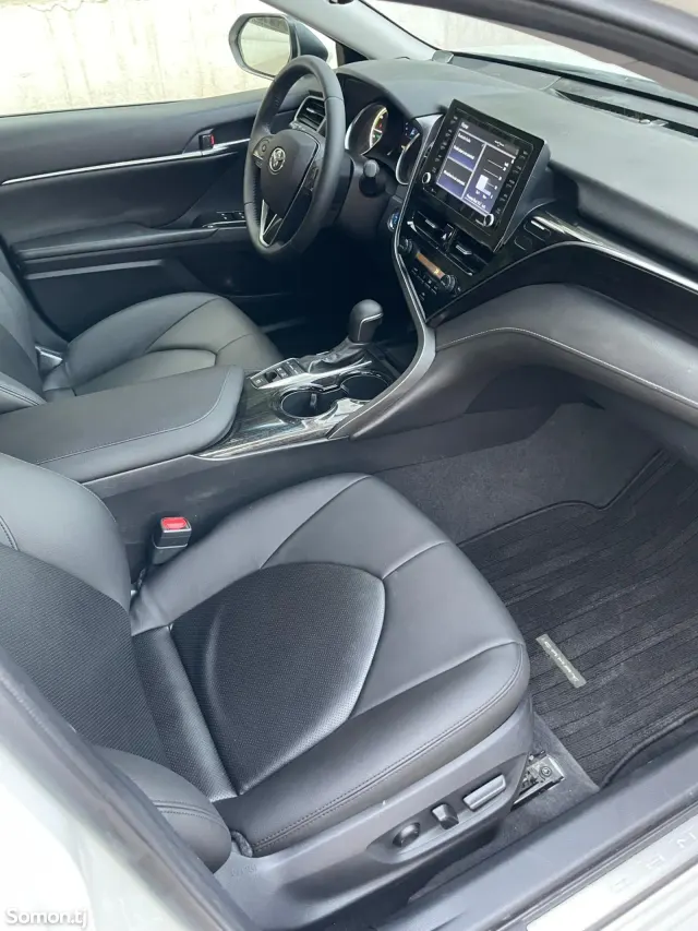 Toyota Camry 2018 · 2.5 AT