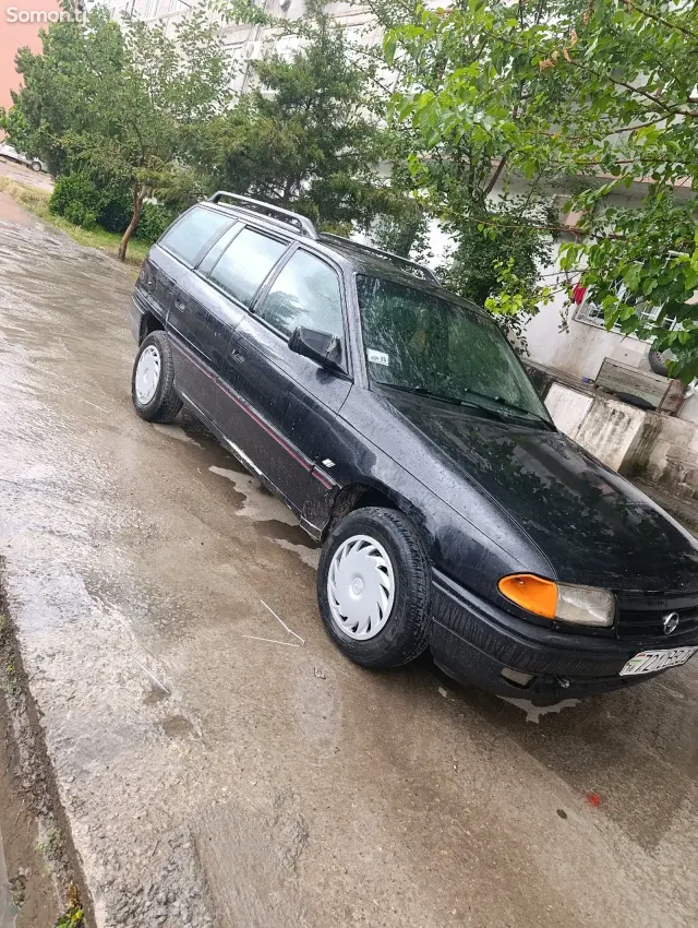 Opel Astra F 1994 · 1.6 MT