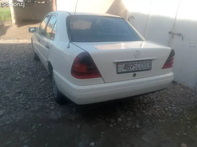 Mercedes-Benz C class 1995 · 1.9 MT