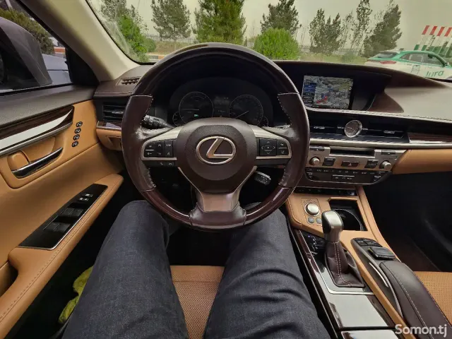 Lexus ES series 2016 · 2.5 AT