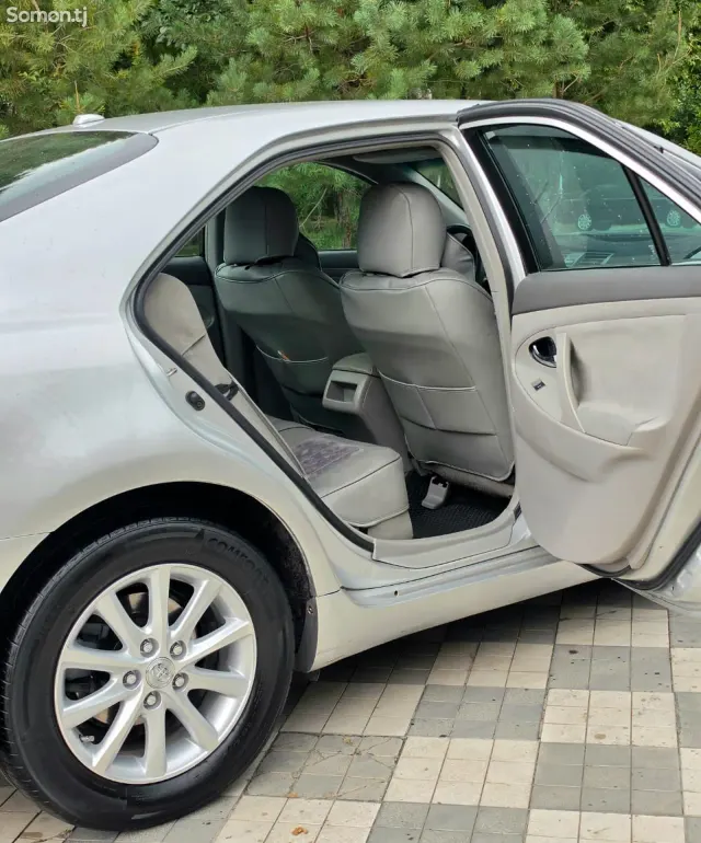 Toyota Camry 2011 · 2.5 AT