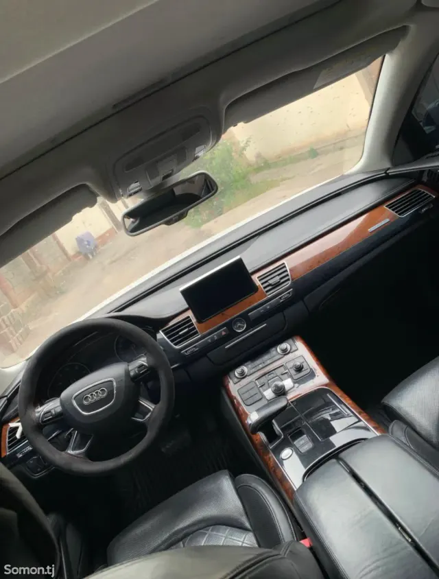 Audi A8 2012 · 3.0 AT