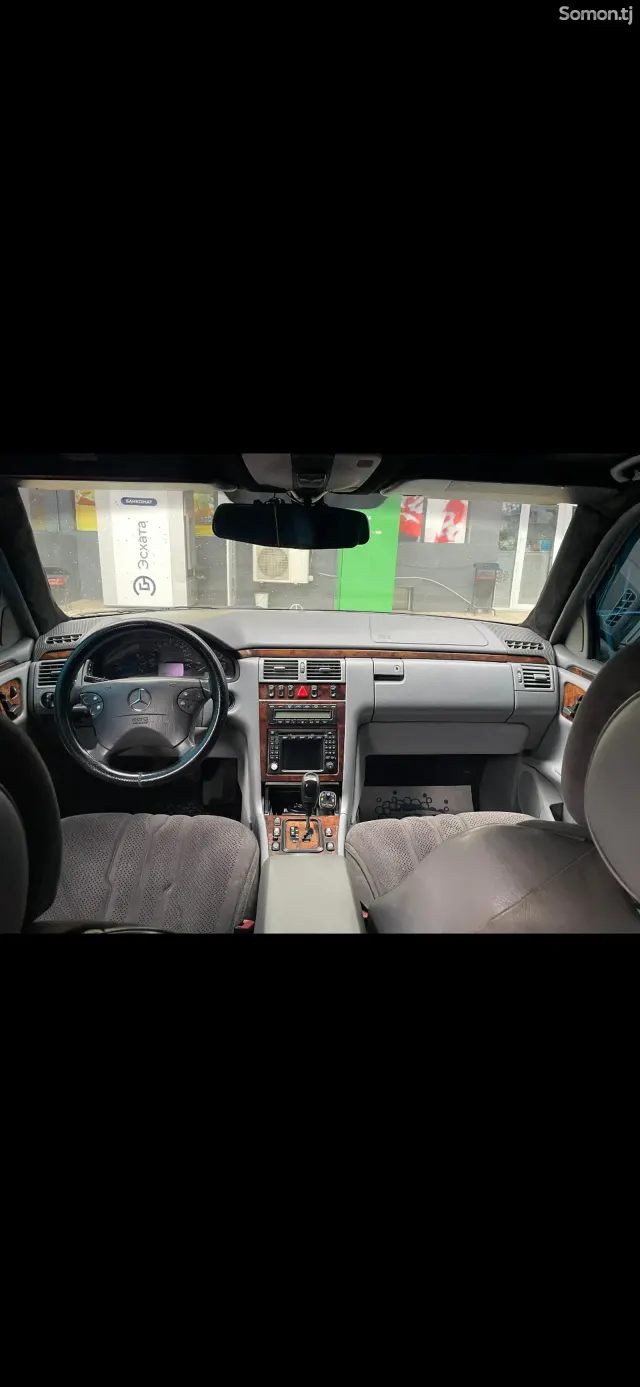 Mercedes-Benz E class 2001 · 3.2 AT