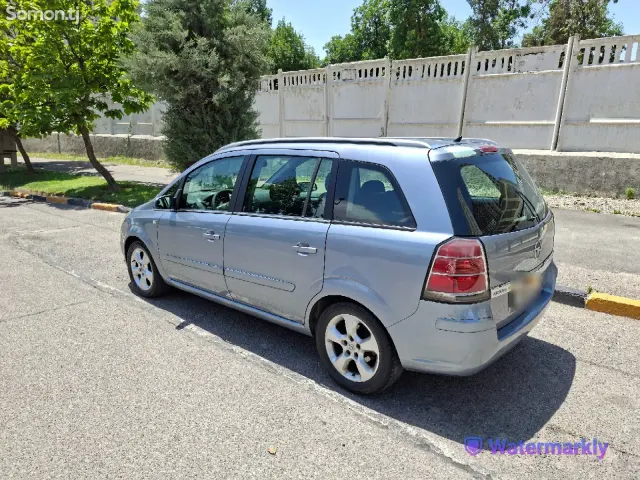 Opel Zafira 2006 · 1.6 MT