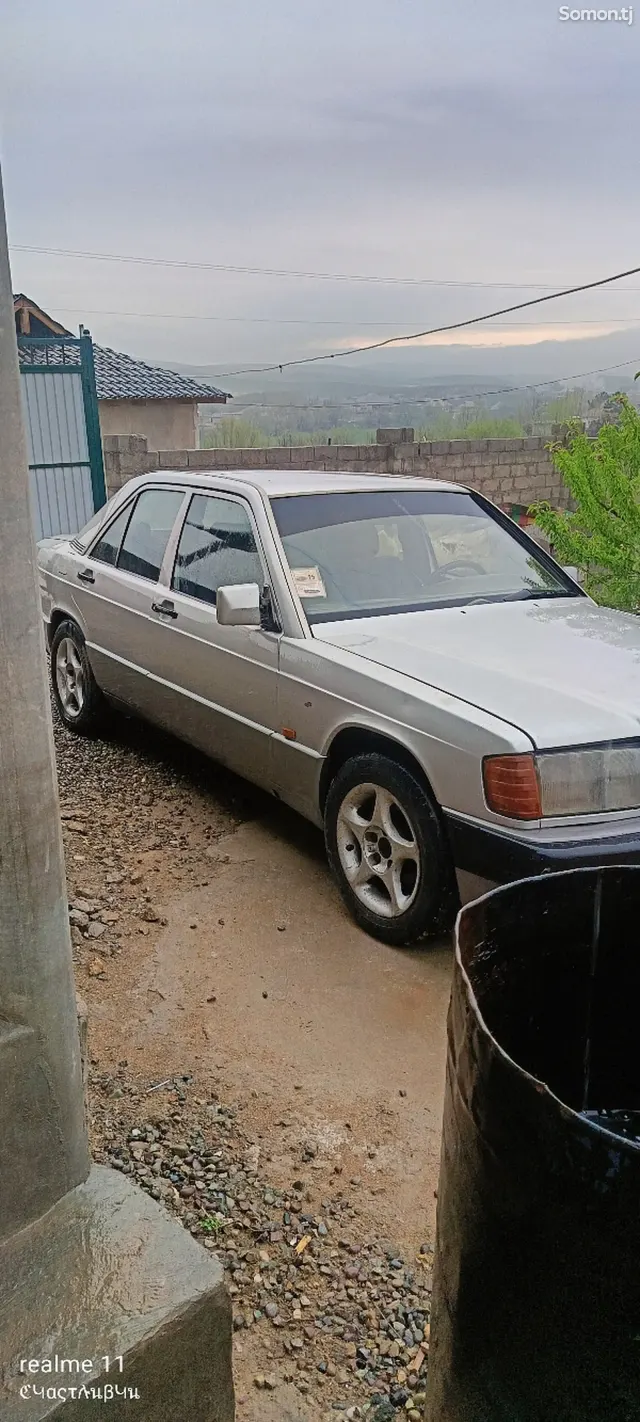 Mercedes-Benz W201 1990 · 1.8 MT