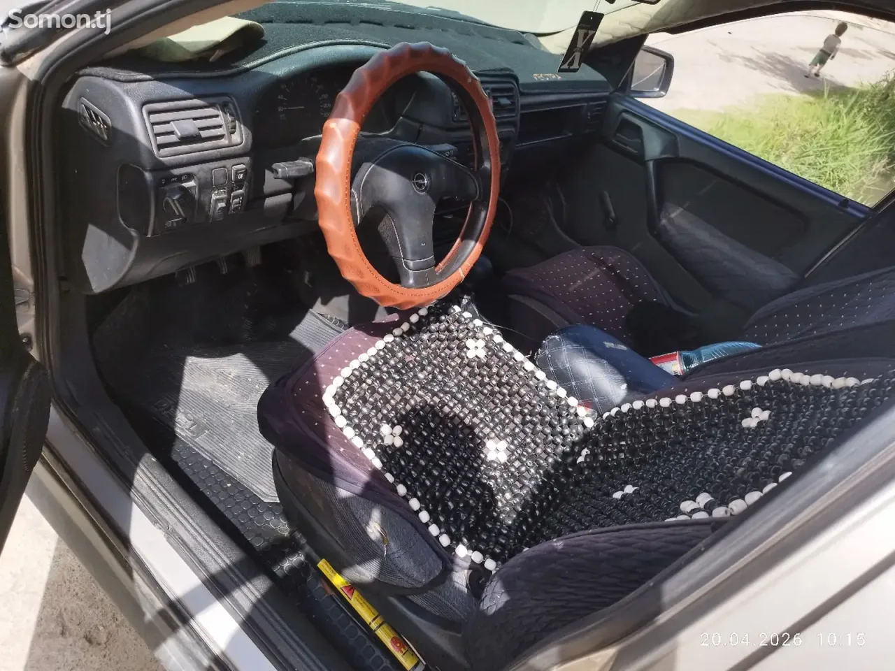 Opel Vectra A 1991 · 1.6 MT