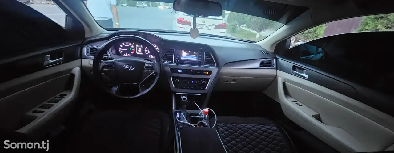 Hyundai Sonata 2015 · 2.4 AT