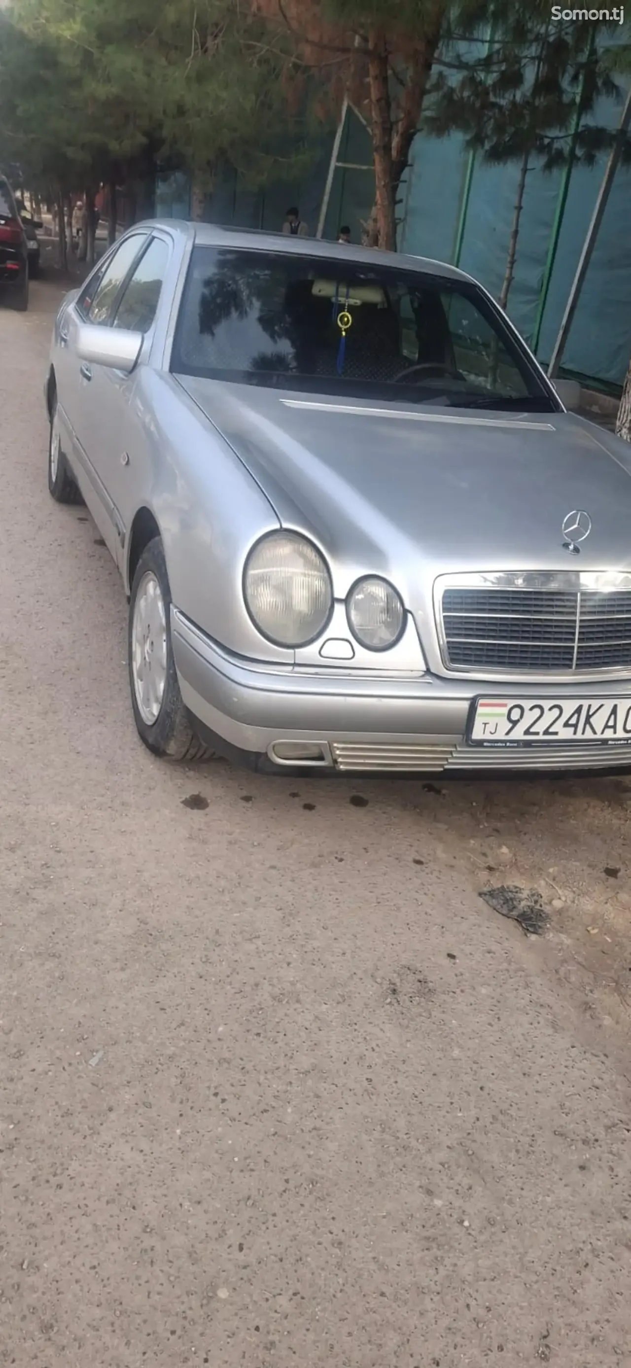 Mercedes-Benz E class 1996 · 2.2 AT