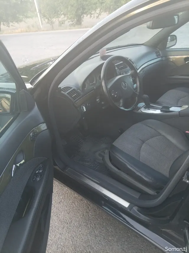 Mercedes-Benz E class 2002 · 2.4 AT