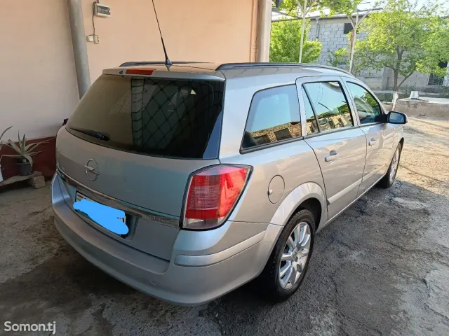 Opel Astra H 2006 · 1.6 MT