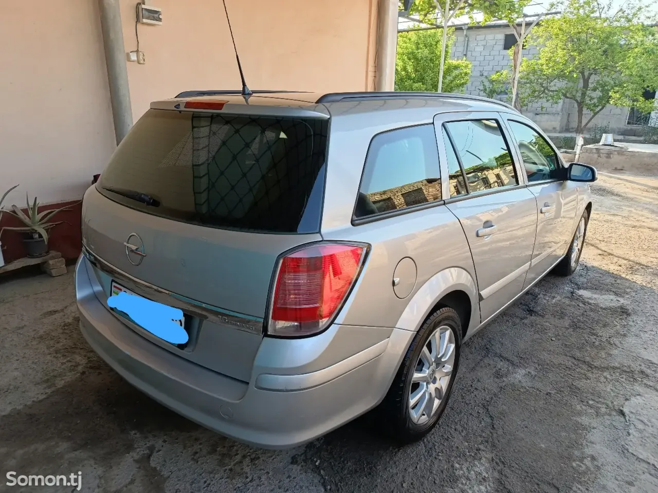Opel Astra H 2006 · 1.6 MT