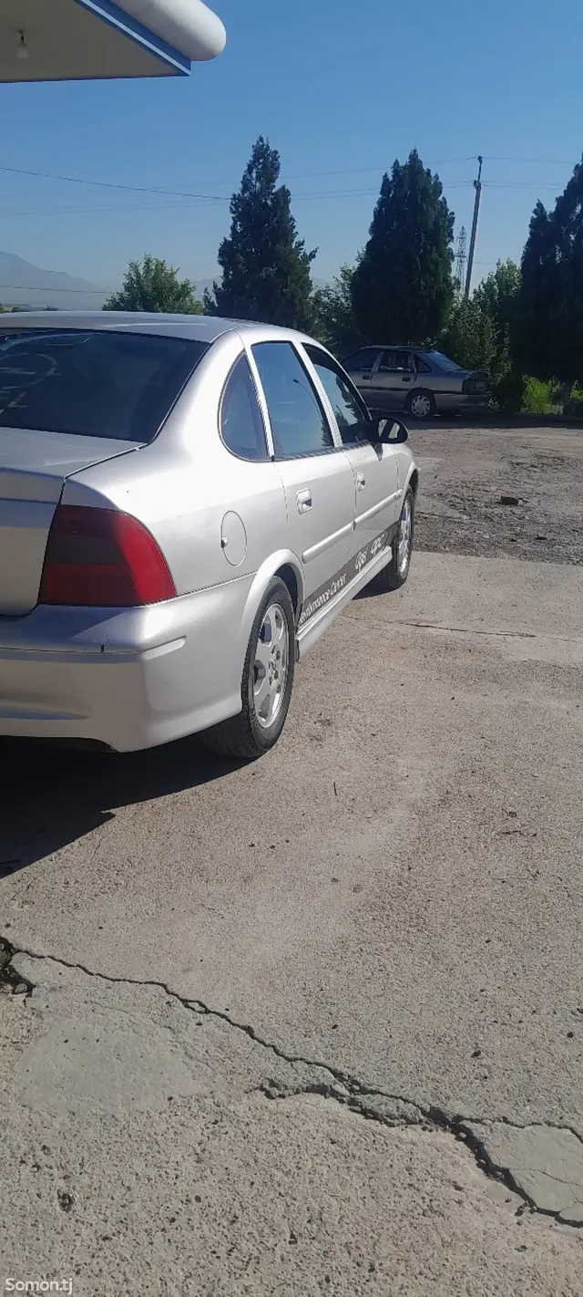 Opel Vectra B 2000 · 1.8 MT