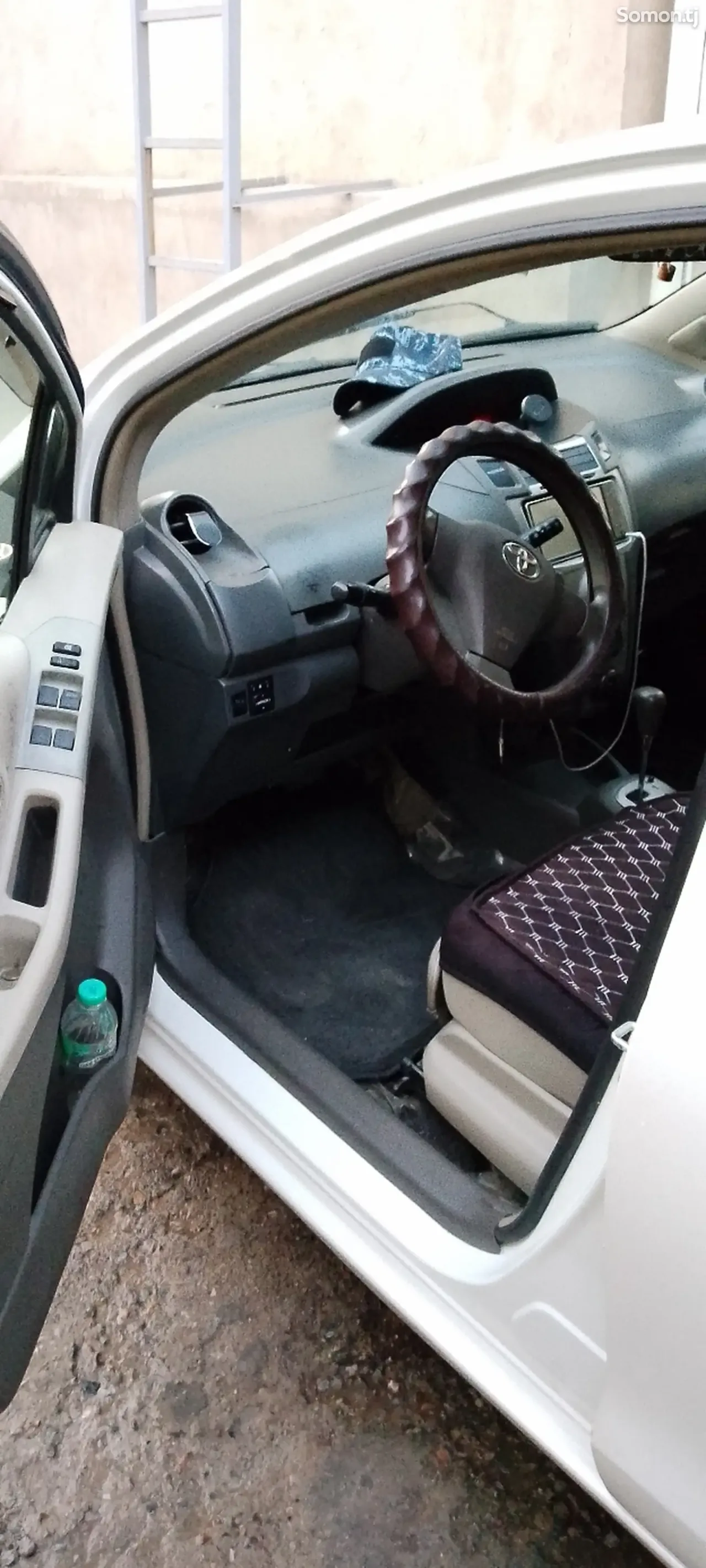 Toyota Vitz 2010 · 1.5 AT