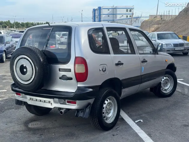 Chevrolet Niva 2008 · 1.7 MT