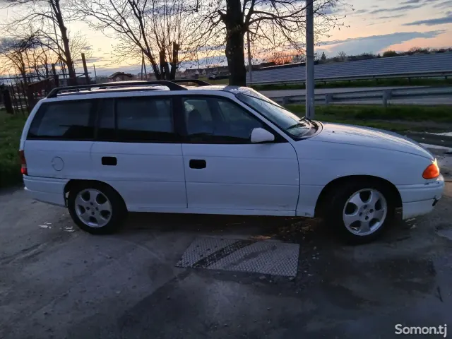 Opel Astra F 1997 · 1.6 MT