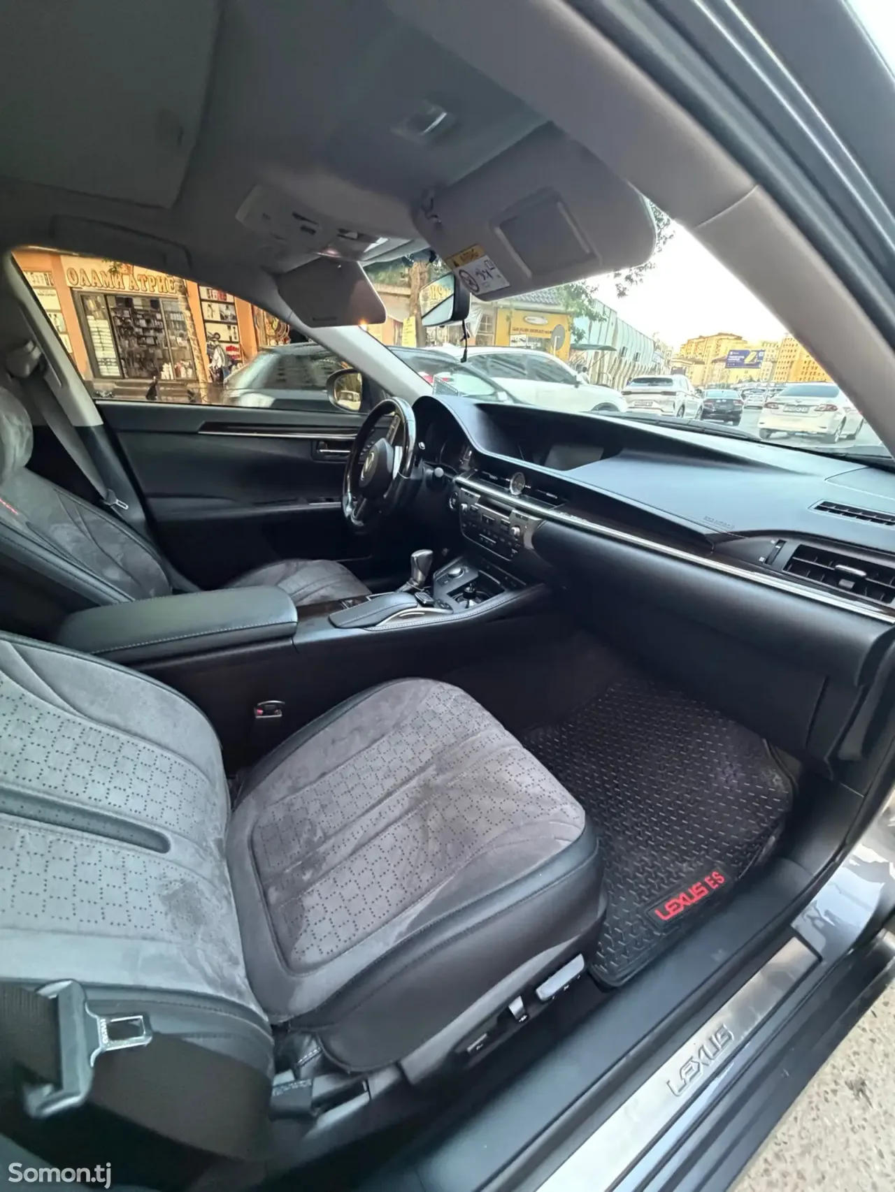 Lexus ES series 2017 · 3.5 AT