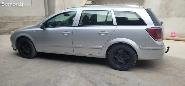 Opel Astra H 2008 · 1.7 MT