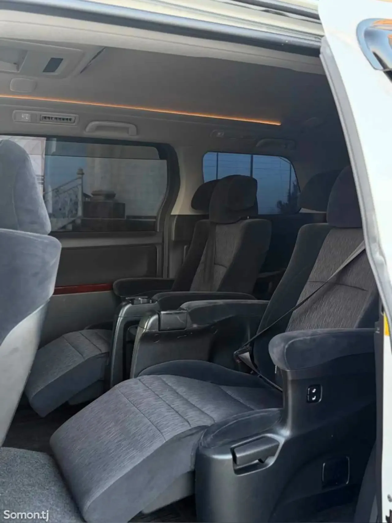 Toyota Alphard 2014 · 3.5 AT