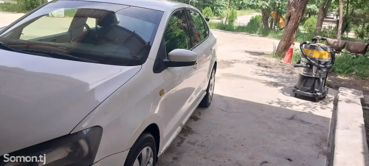 Volkswagen Polo 2014 · 1.6 MT