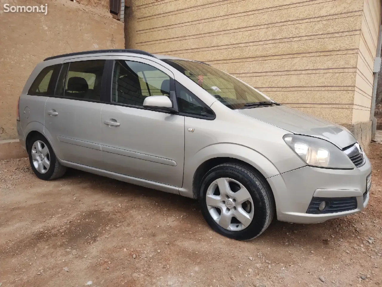 Opel Zafira 2006 · 1.8 MT