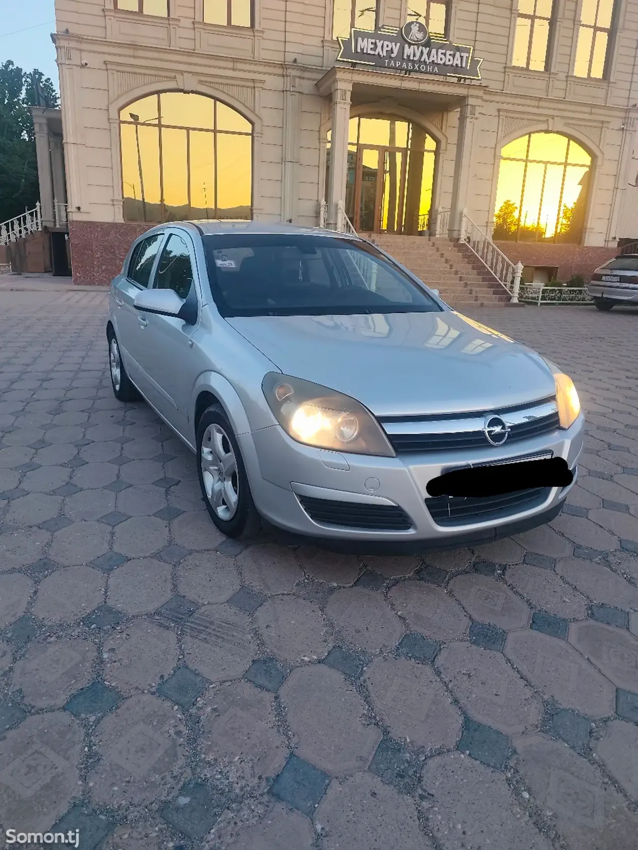 Opel Astra H 2006 · 1.6 MT