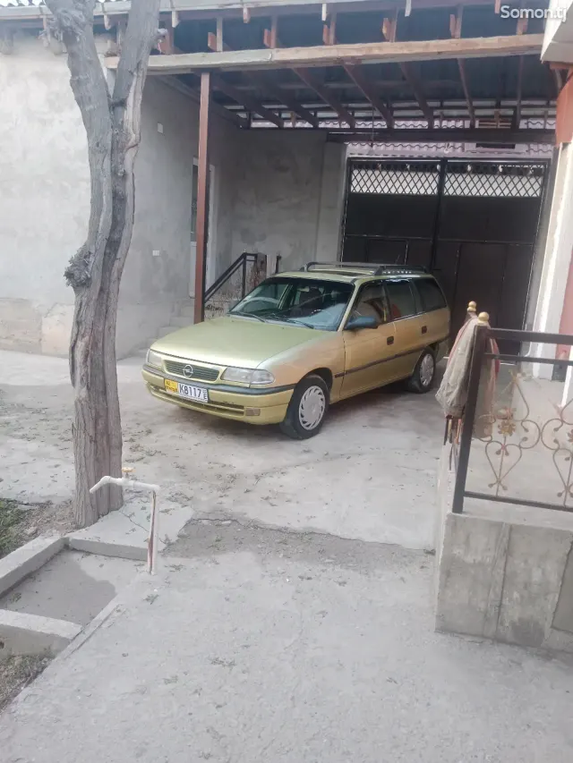 Opel Astra F 1996 · 1.6 MT