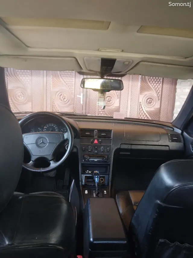Mercedes-Benz C class 1996 · 2.5 AT
