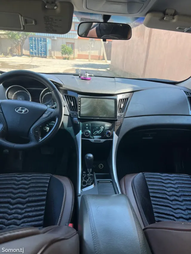 Hyundai Sonata 2010 · 2.0 AT
