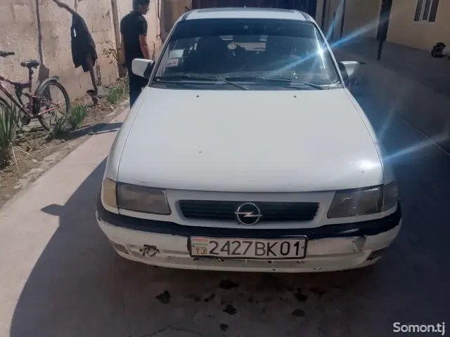 Opel Astra F 1993 · 1.6 MT