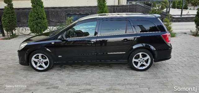 Opel Astra H 2008 · 1.6 MT
