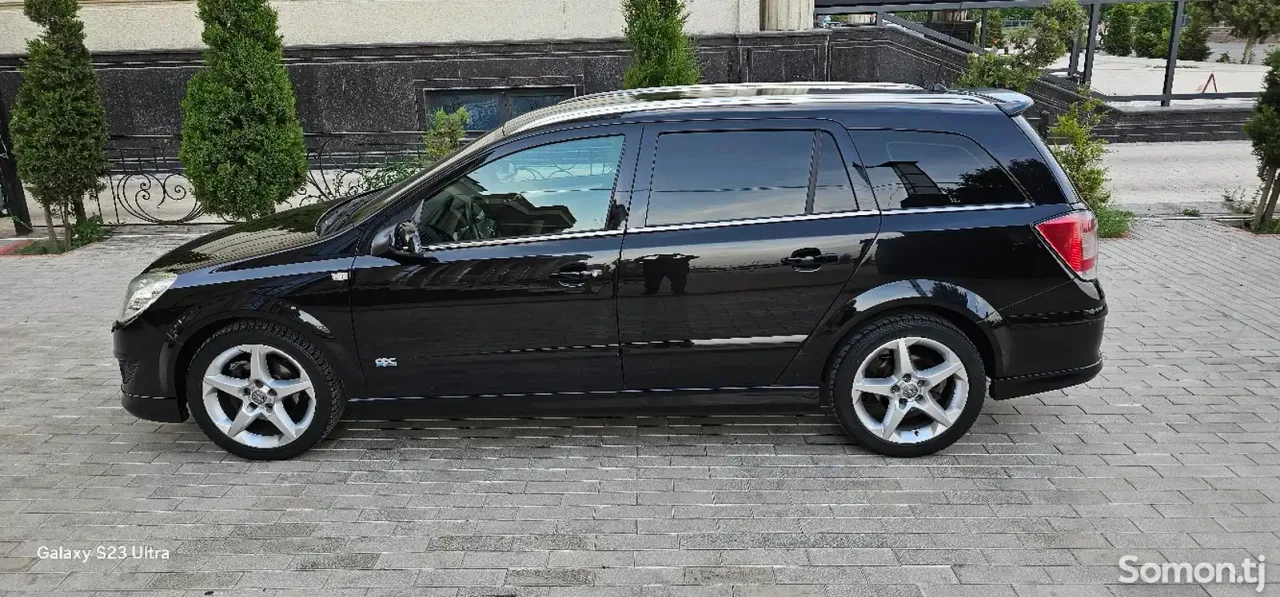 Opel Astra H 2008 · 1.6 MT